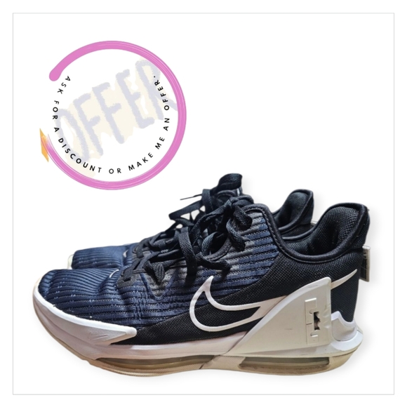 Nike Black and White Sneakers - Picture 1 of 4